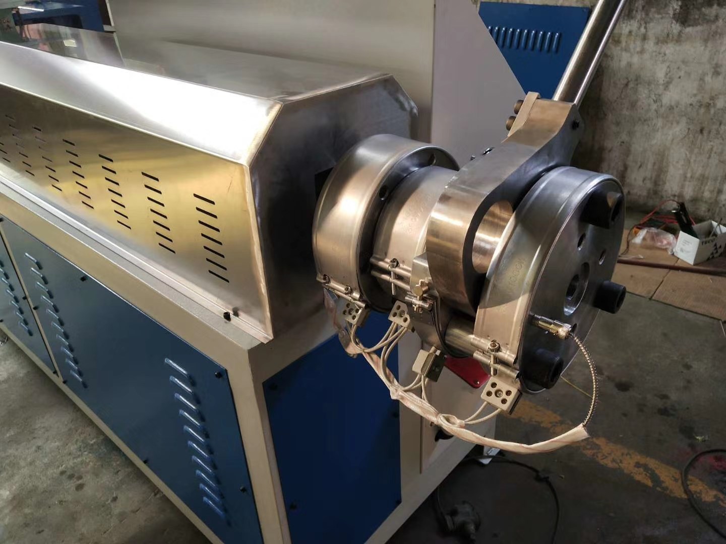 Hongyexing Machinerys HYRP-65 melt blown machine has been shipped!(圖4)