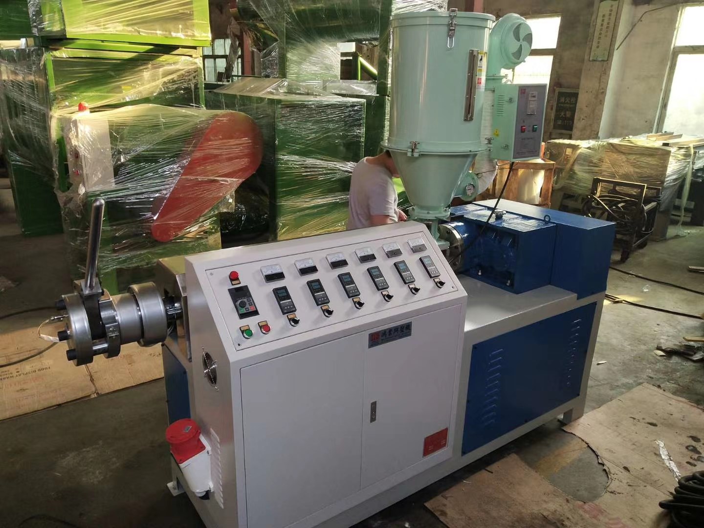 Hongyexing Machinerys HYRP-65 melt blown machine has been shipped!(圖2)